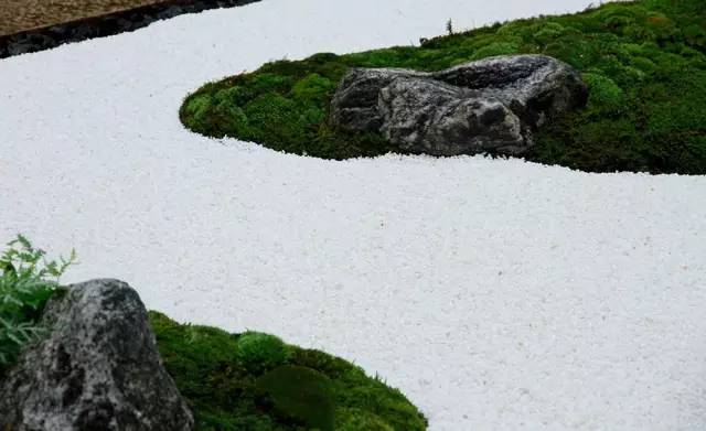 枯山水庭院景观制作过程,庭院枯山水施工做法