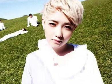 范晓萱割子宫是真的吗,范晓萱打舌钉打耳洞的样子