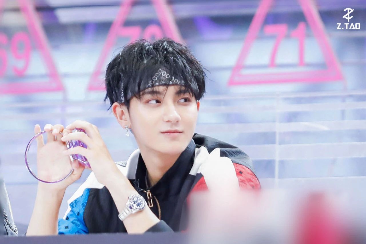 黄子韬是个搞笑的人吗,黄子韬是时代少年团的队员吗