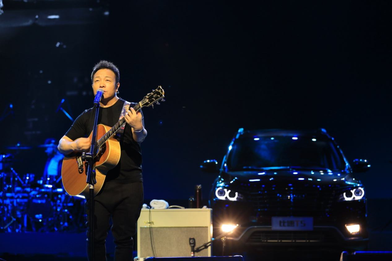 “歌神”许巍：曾因抑郁症险些自杀，如今年过半百，却回归为少年