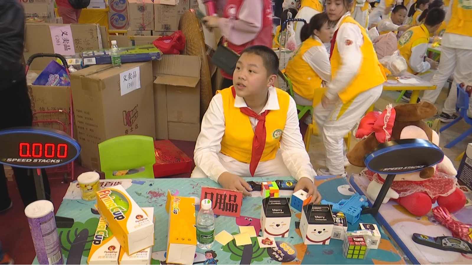 东厦小学“爱心小蜜蜂”传播“爱心花粉”，浇灌文明之花！