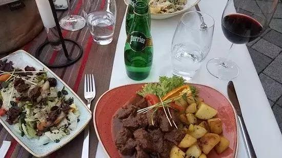 高端矿泉水对比纯净水哪家好,真正的高端矿泉水