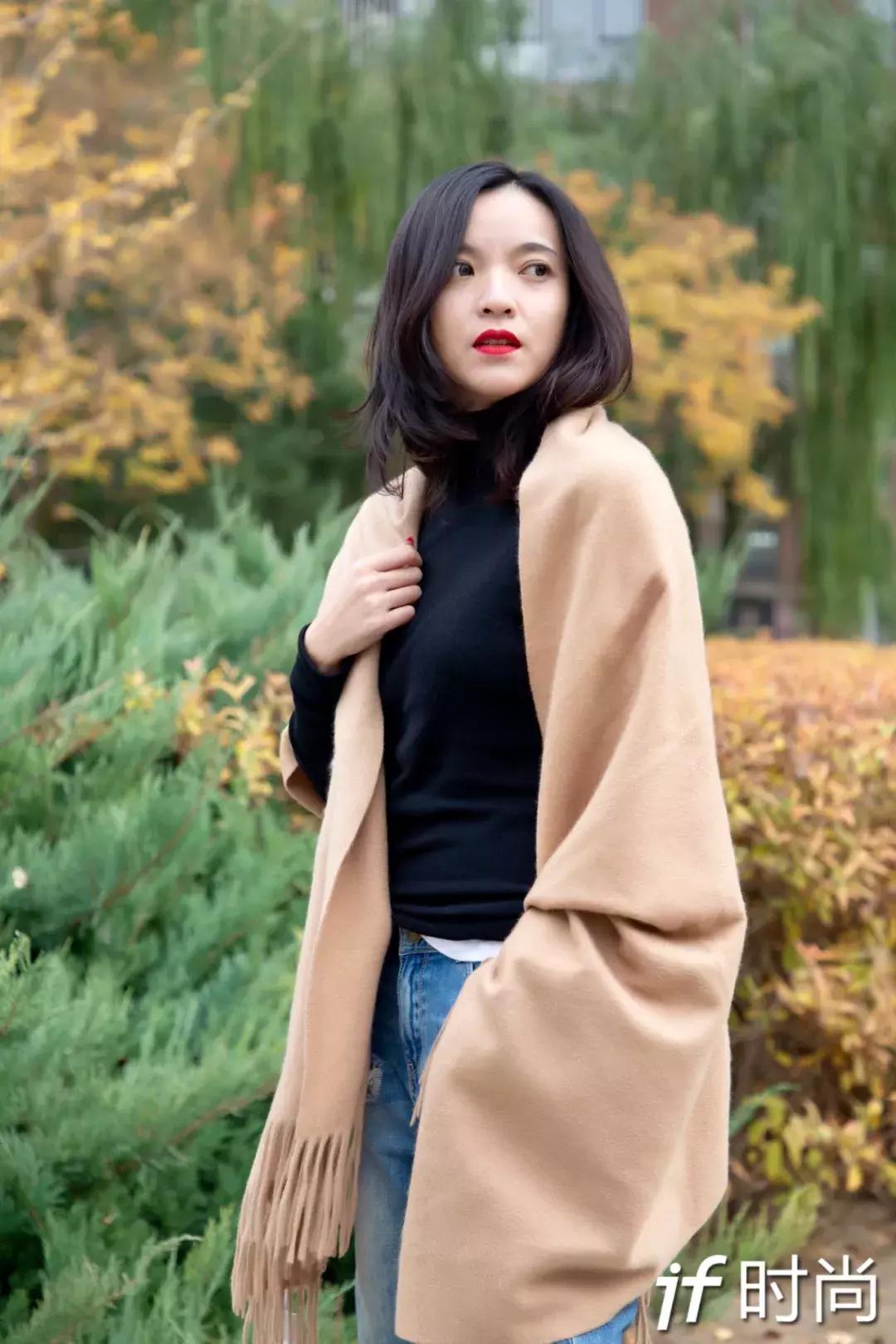 适合羽绒服显脸小围巾的系法,怎么给女生系围巾不会显脸小