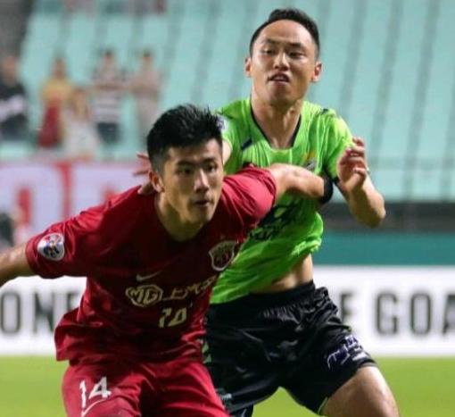 当我们用忍让向足球“*力暴**”妥协，谁能帮我们举起正义的“红牌”