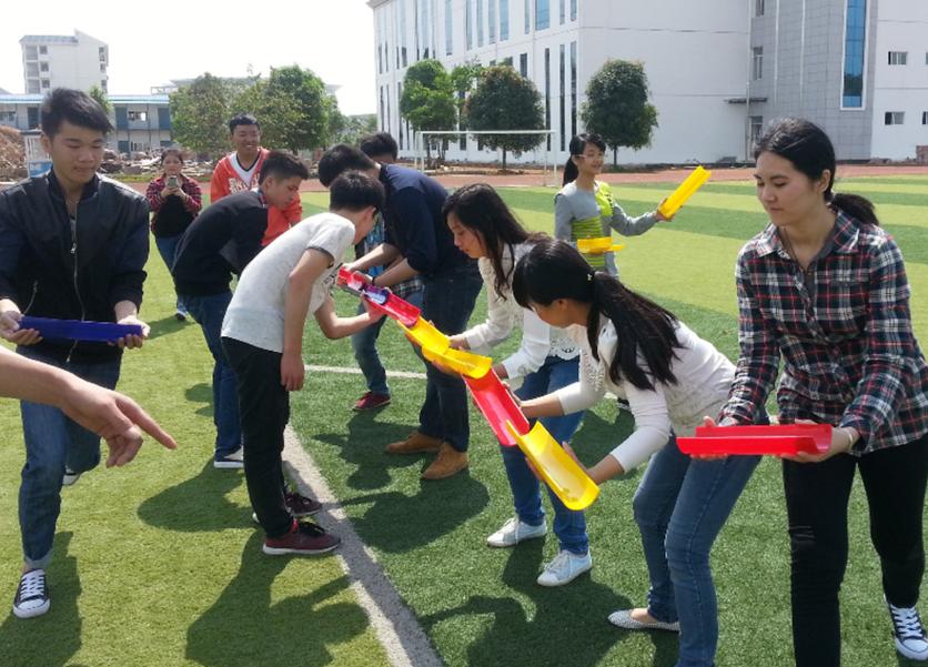 外交部翻译女神张璐古诗,女翻译张璐最新消息