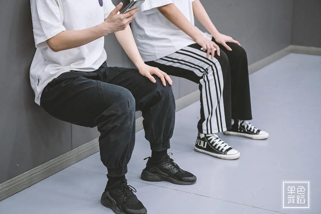 怎么练腿舞蹈基本功,练舞练腿的几个动作