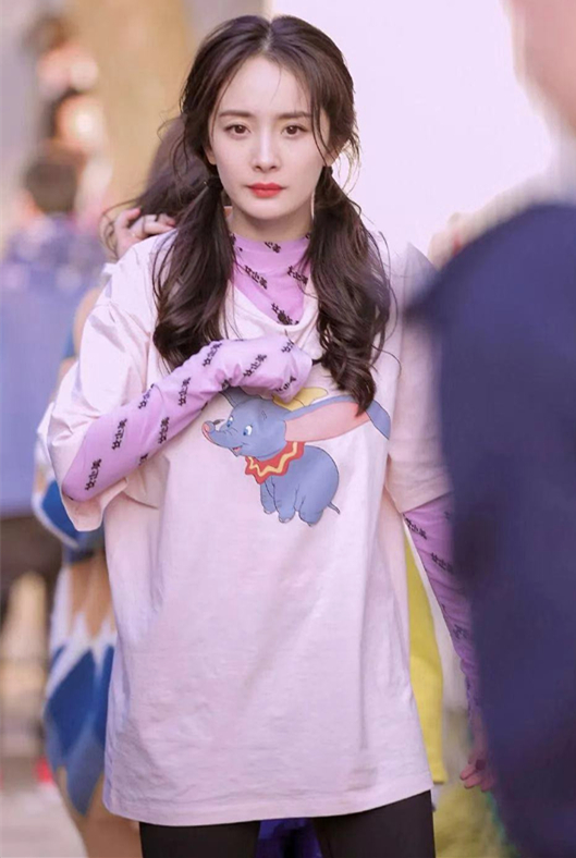 减龄必备的卡通t恤,可爱俏皮的t恤