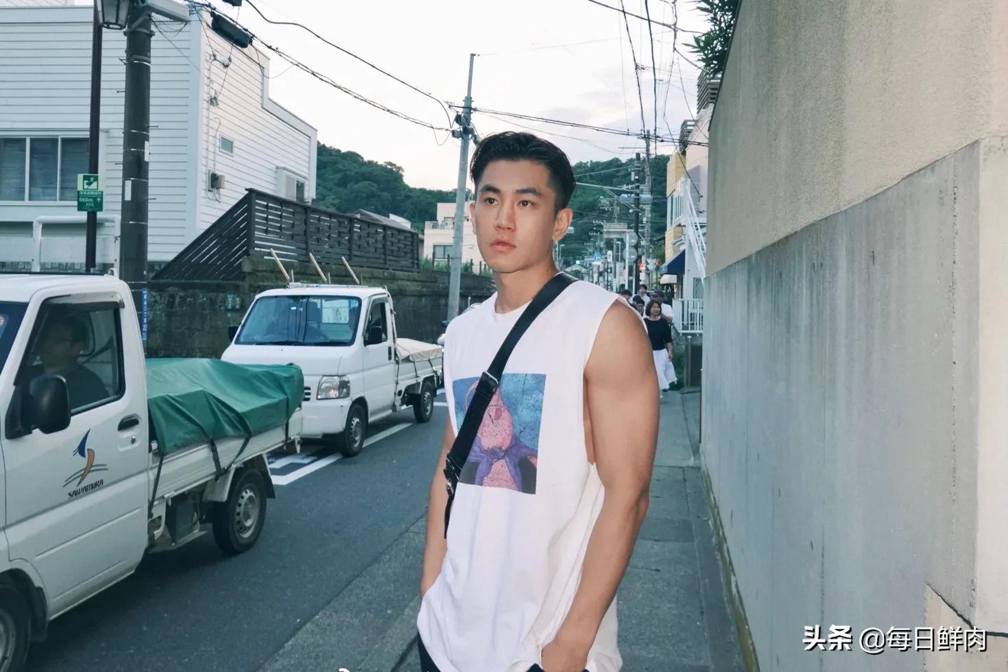 帅气知名健身教练,星健身教练