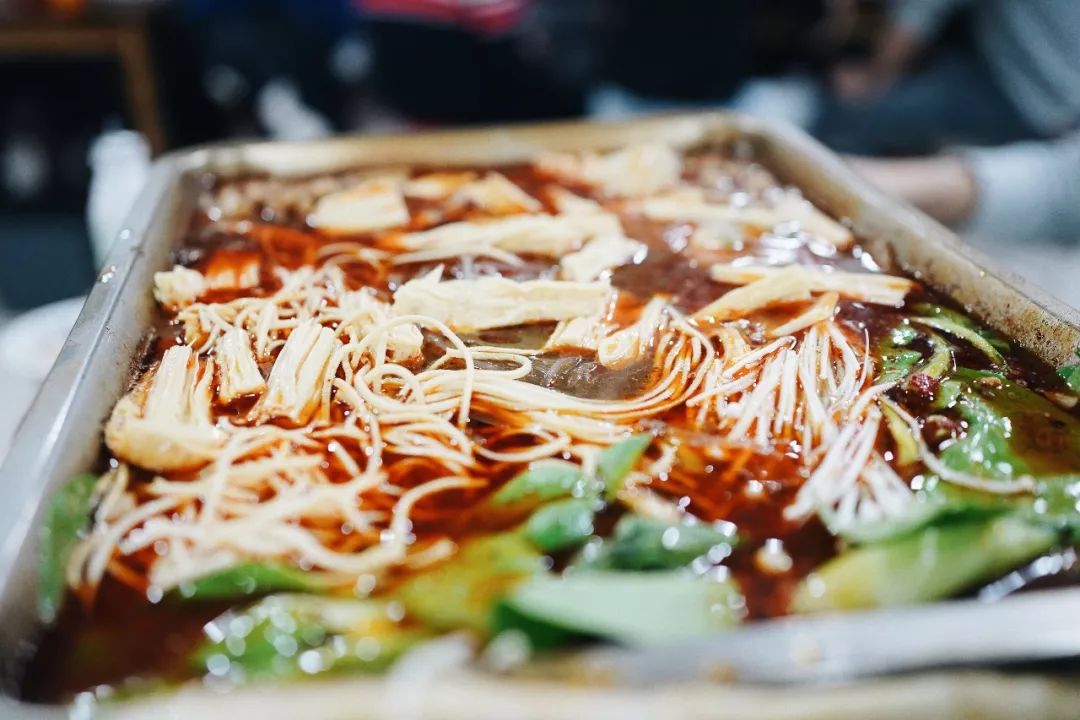 天冷了我们该吃羊肉了,冬天喝牛肉汤好还是羊肉好