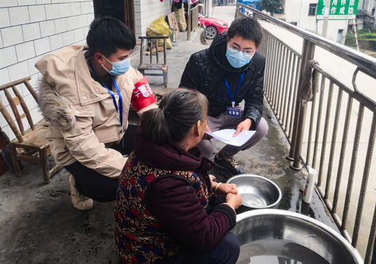 大学生如何抗击新型肺炎贡献力量,万众一心共抗疫情让党徽熠熠生辉