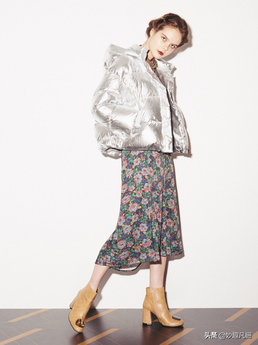 看一下各种羽绒服,好多好看的羽绒服