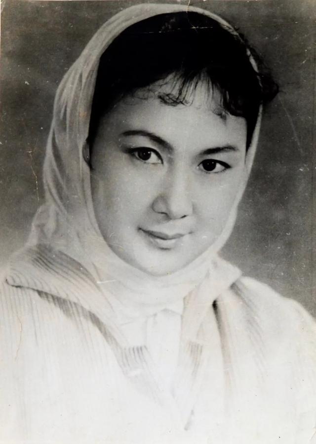 金迪：入选22大影星，与丈夫走过60年，时刻不忘周总理的教诲