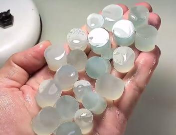 全是裂的沙枣青籽料,全是裂的珠宝