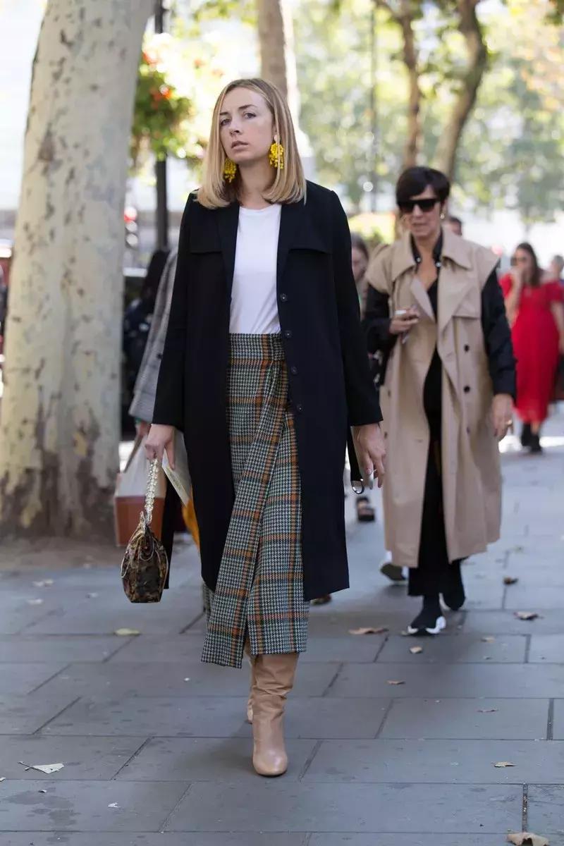 经典大衣的多种时髦穿法,裙摆大衣怎么穿好看