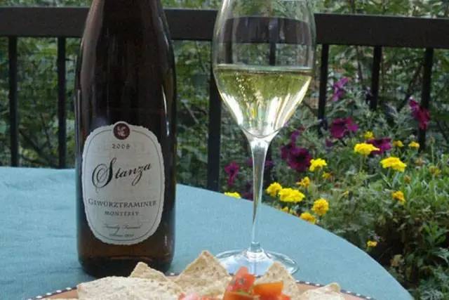 适合女生喝的葡萄酒图片,适合美女喝的葡萄酒