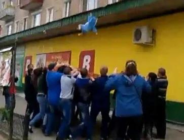 不负责任的媒体才会片面宣传扯被救人