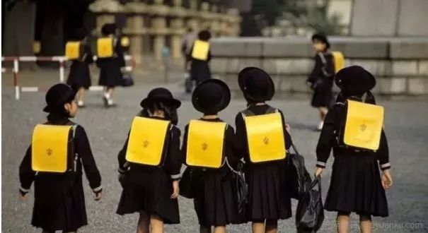 J联赛的平成时代之2002年：实况最强日本中锋诞生东京不热小贝热