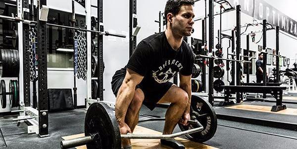 健身背部训练上背痛,健身背部酸痛还可以继续练背吗