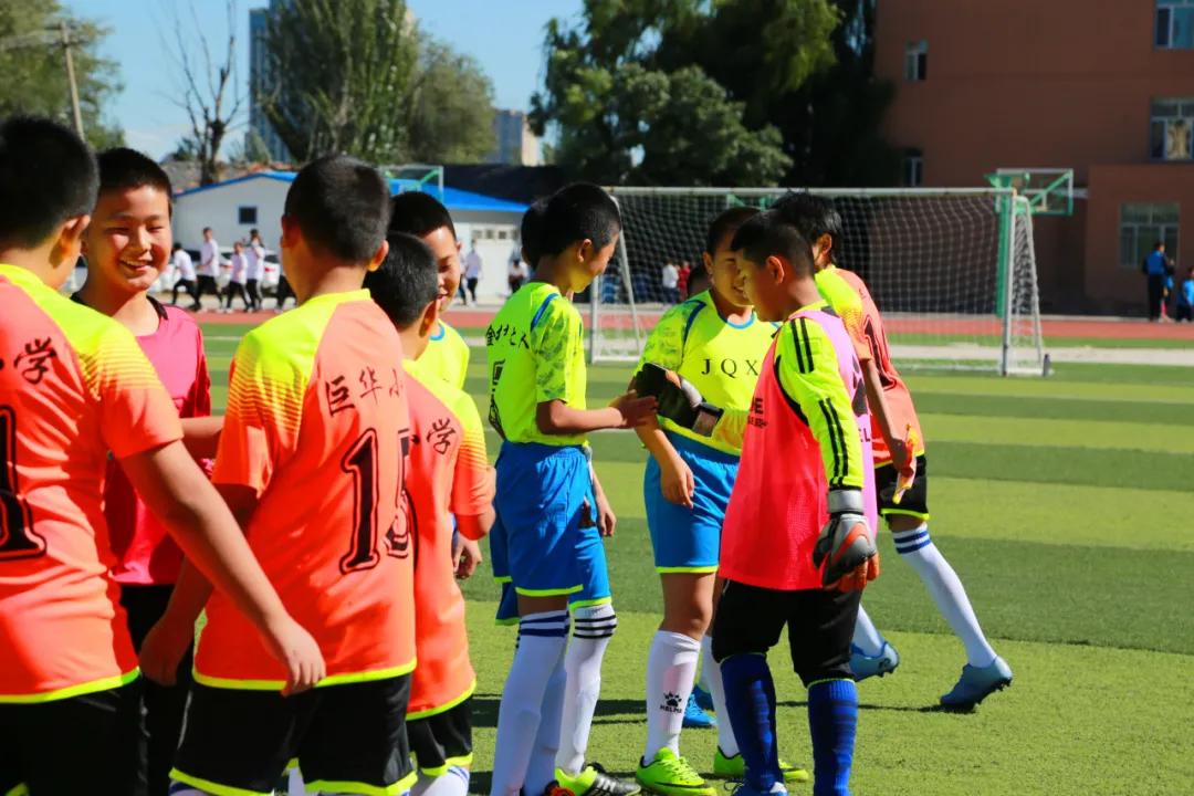 青少年校园足球联赛拉开帷幕,快乐足球追逐梦想放飞未来