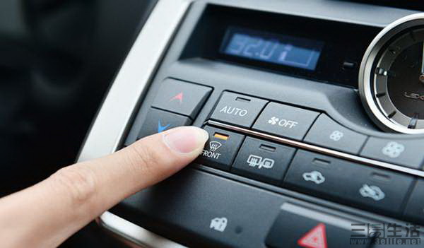 为什么车窗内起雾,夏天车窗起雾的物理原因