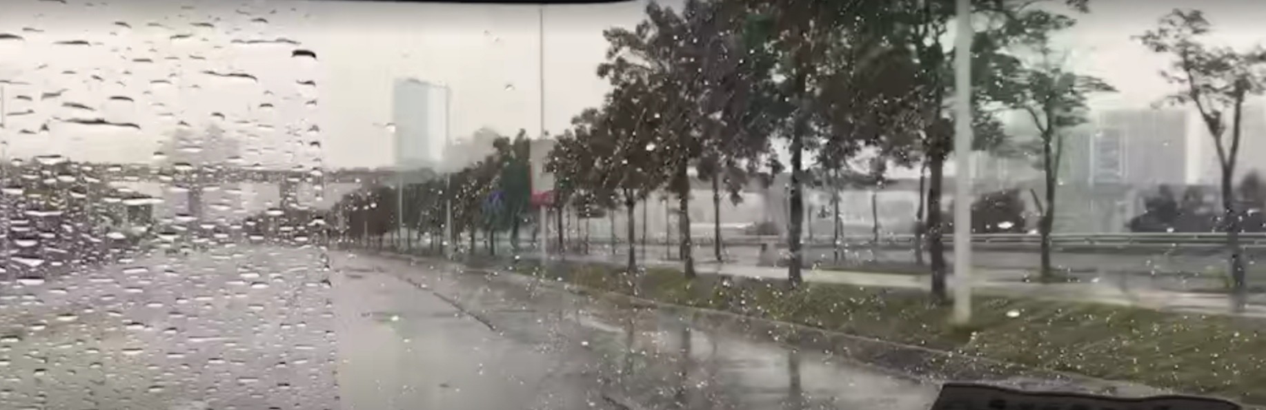 汽车前挡玻璃镀膜玻璃和普通玻璃,汽车前挡风玻璃镀膜刮不干净怎么办