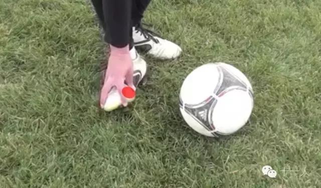 简单实用的足球射门技巧,足球实用技巧射门