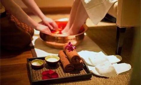 鍏崇埍濡堝,鍏崇埍姣嶄翰鍠勫緟姣嶄翰