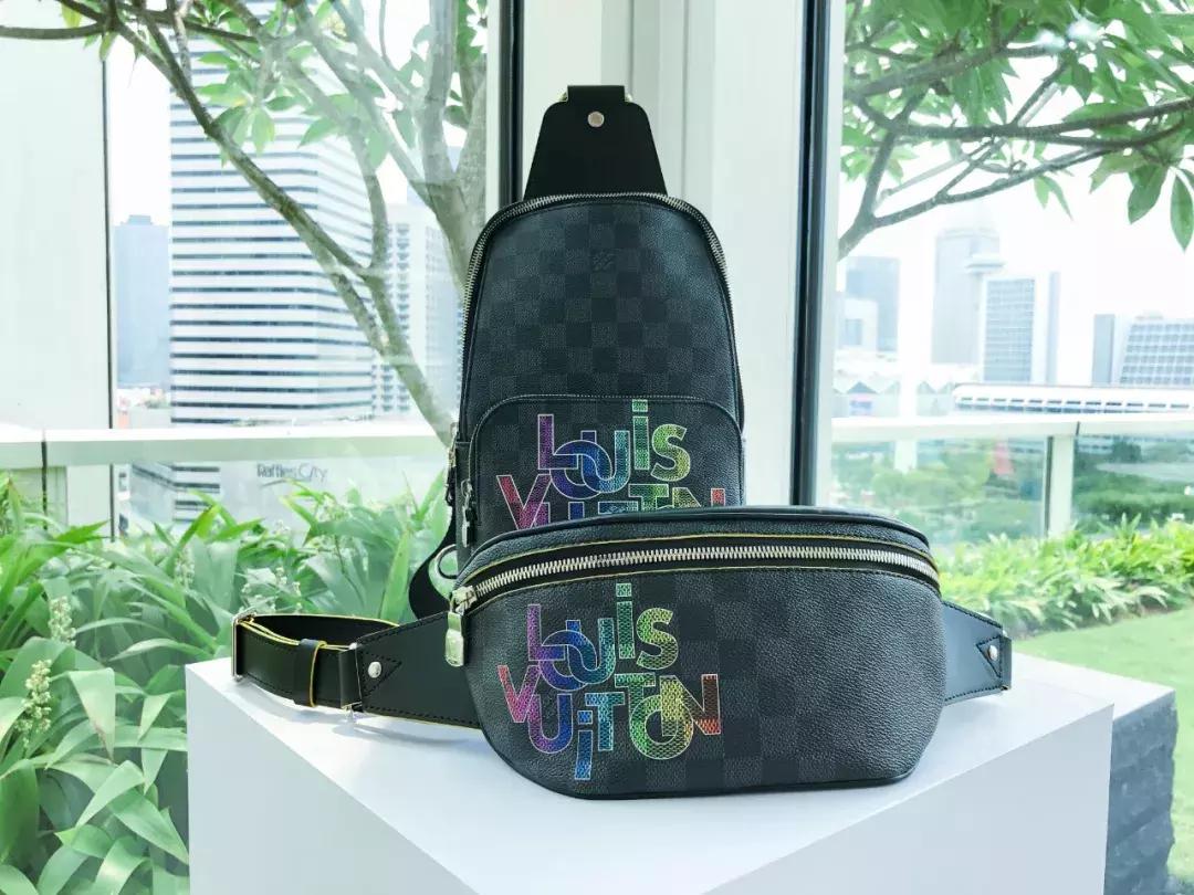 lv出了什么新款吗,lv蝙蝠侠衣服