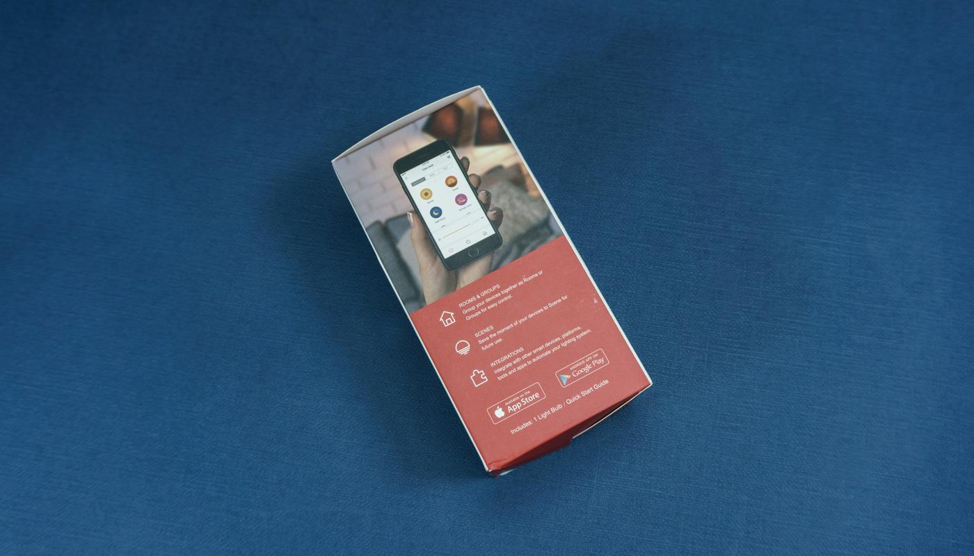 只需更换一个灯泡，即可让房间充满光污染，然后请开始你的表演