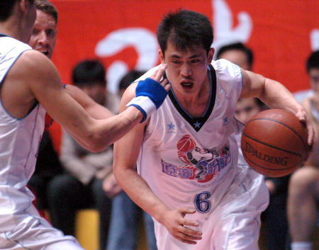 辽宁男篮有趣故事,辽宁男篮的球员名单及号码