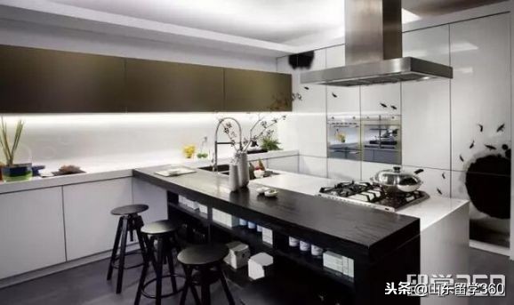 30名中国留学生遭遣返,3名中国留学生被遣返外交部回应