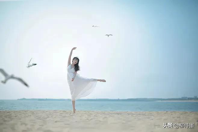 度假风连衣裙拍照姿势技巧,夏日裙子摄影