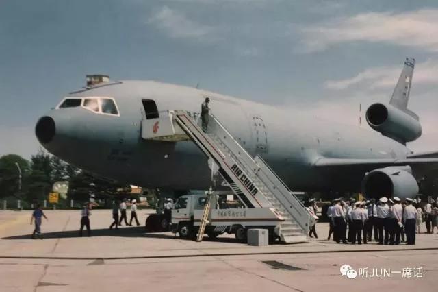 我昨天乘飞机到达伦敦的英文,昨天我乘坐飞机来用英语怎么说