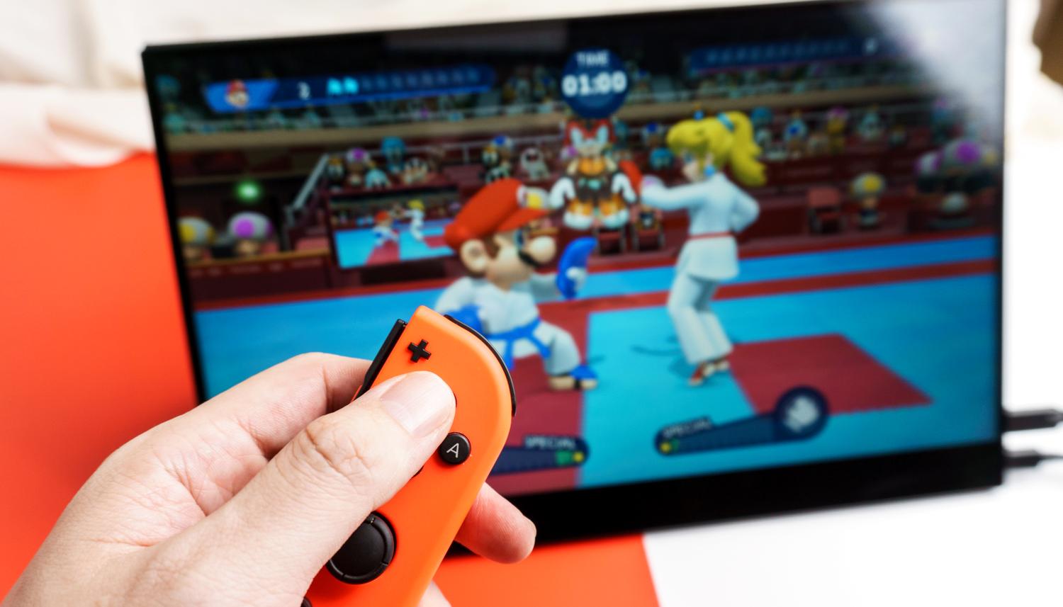 switch游戏机便携版测评,办公和玩switch的显示屏