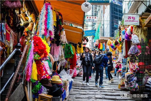 新手摆地摊什么最好卖最赚钱,新手摆地摊做什么比较赚钱