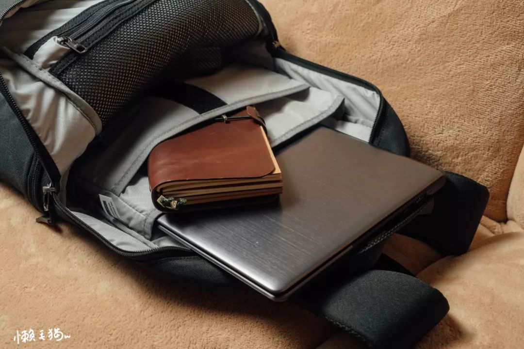 低调且实用,妹子通勤也能背——tomtocA60双肩包测评