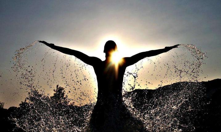 母亲脾气暴躁性格怪异如何相处,性格暴躁强势的母亲