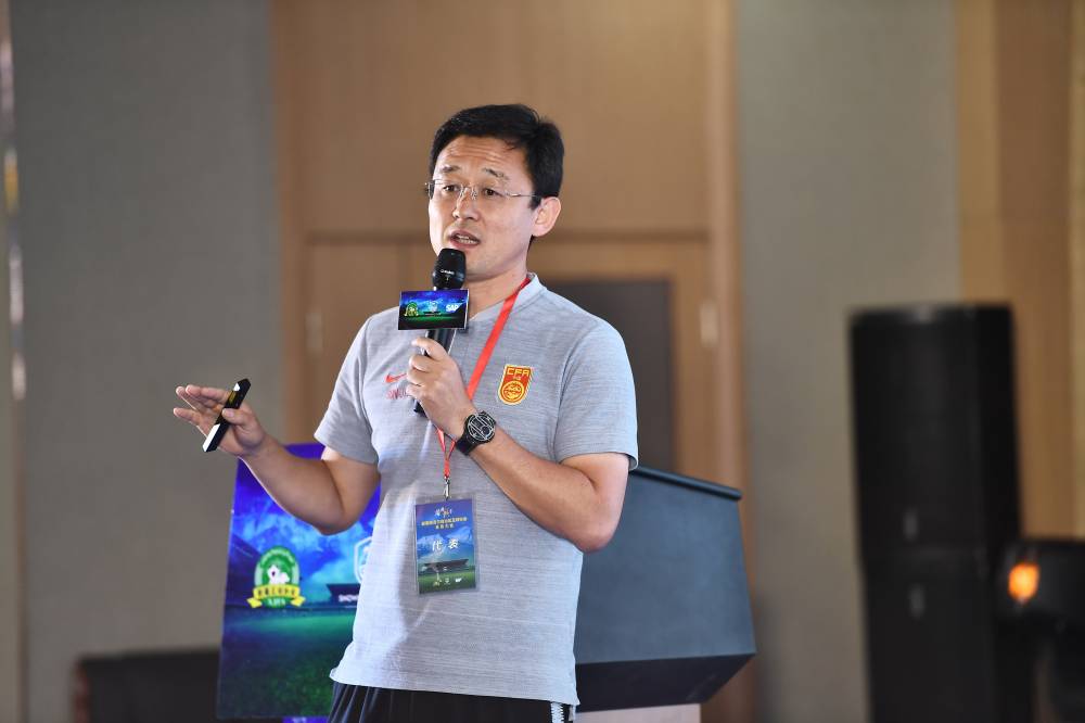 中国足球对阵上港首发,上港客战华夏将祭出双中卫