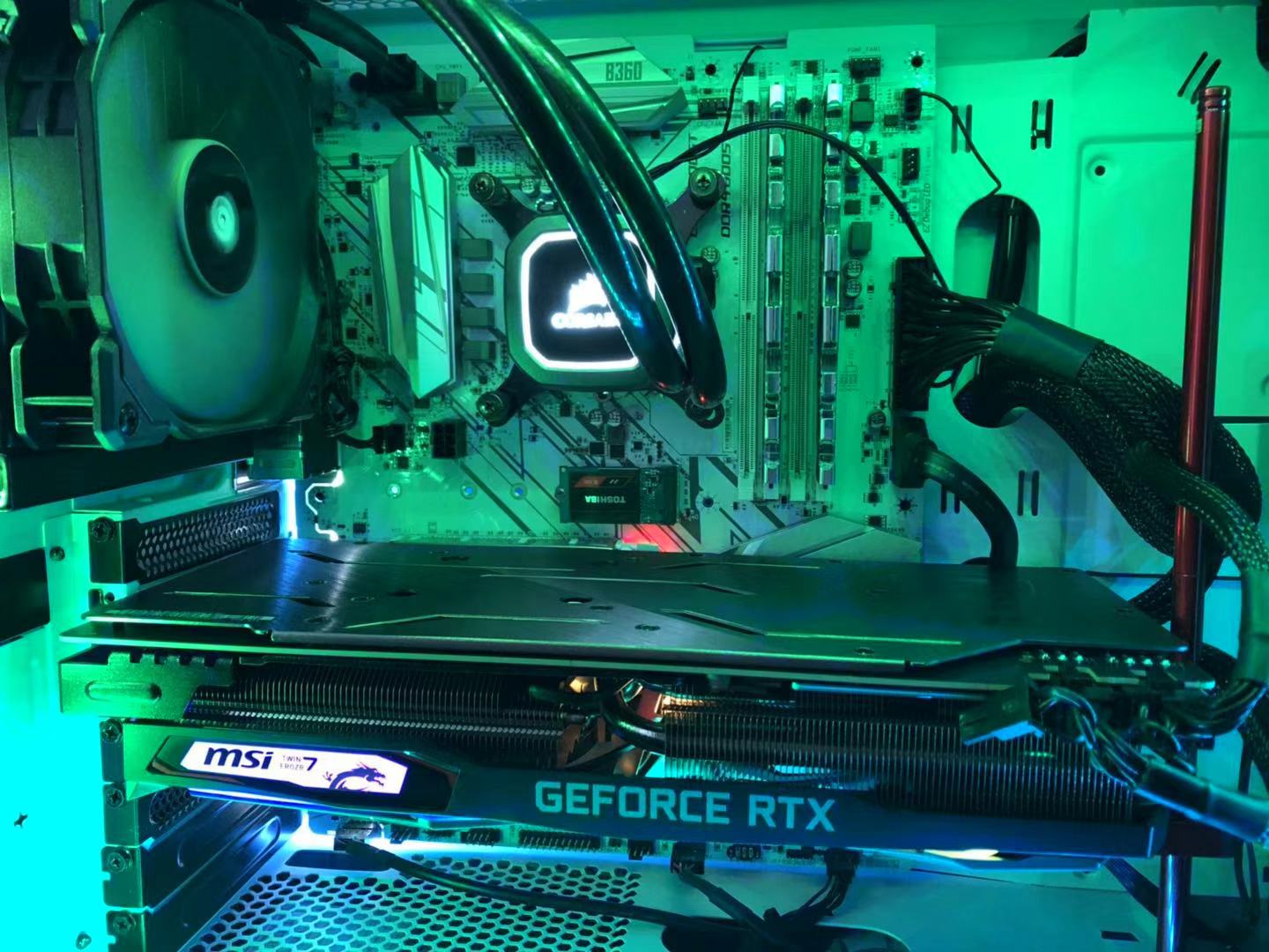 感受极地的温馨，8102年的纯白色装机推荐