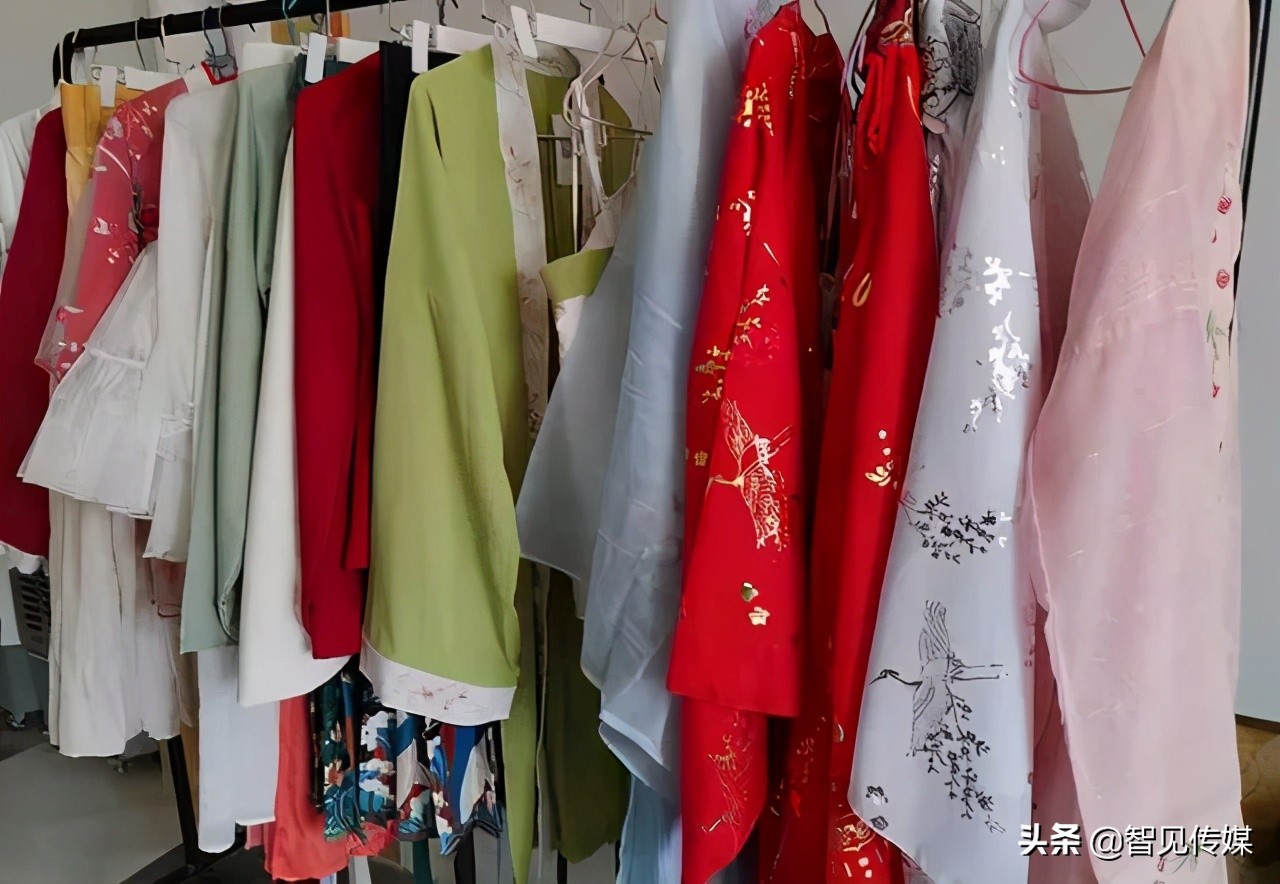 闷声发大财的强县镇：承包日本棺木、世界假发之都、假睫毛之乡