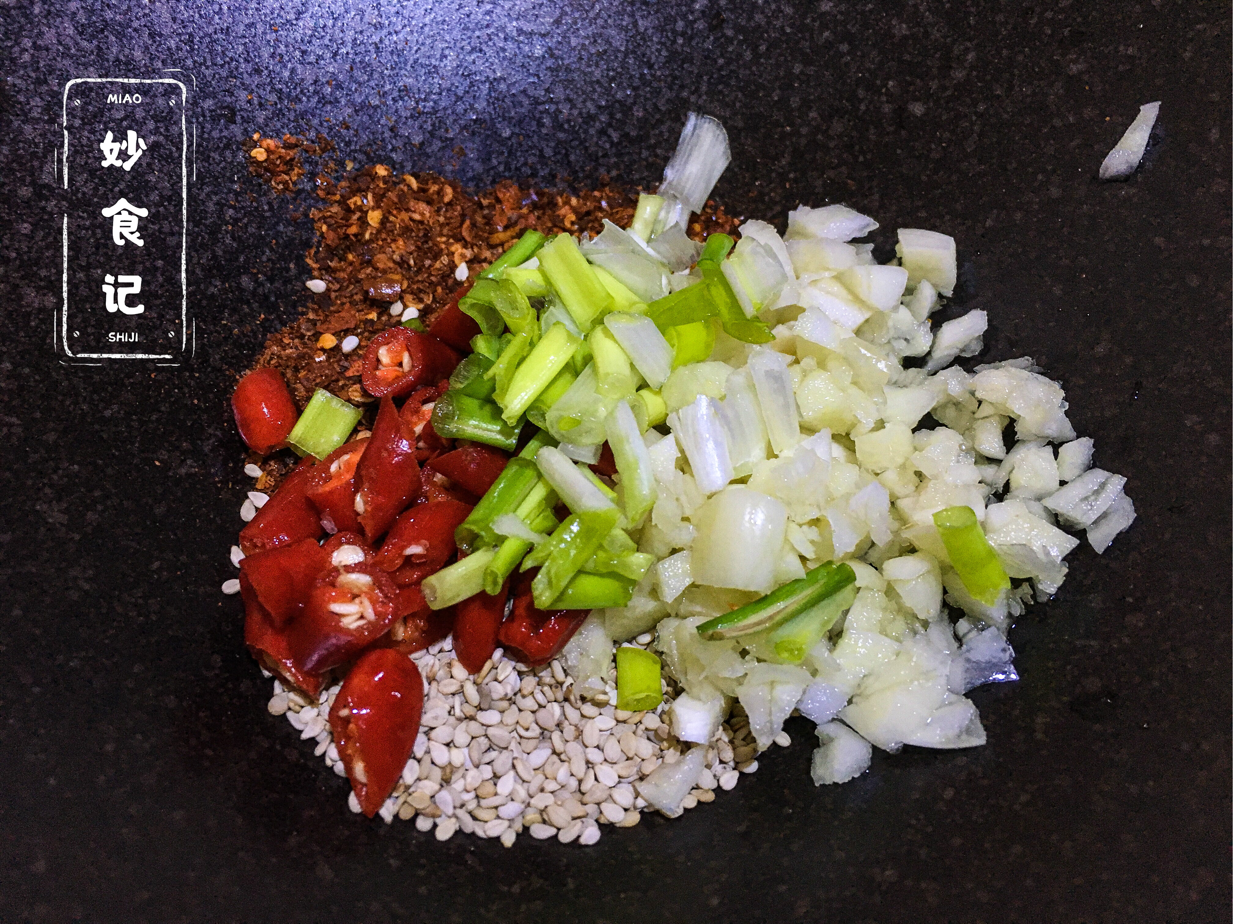 白象酸辣粉用冷水还是热水泡,自嗨锅酸辣粉上面加冷水还是热水