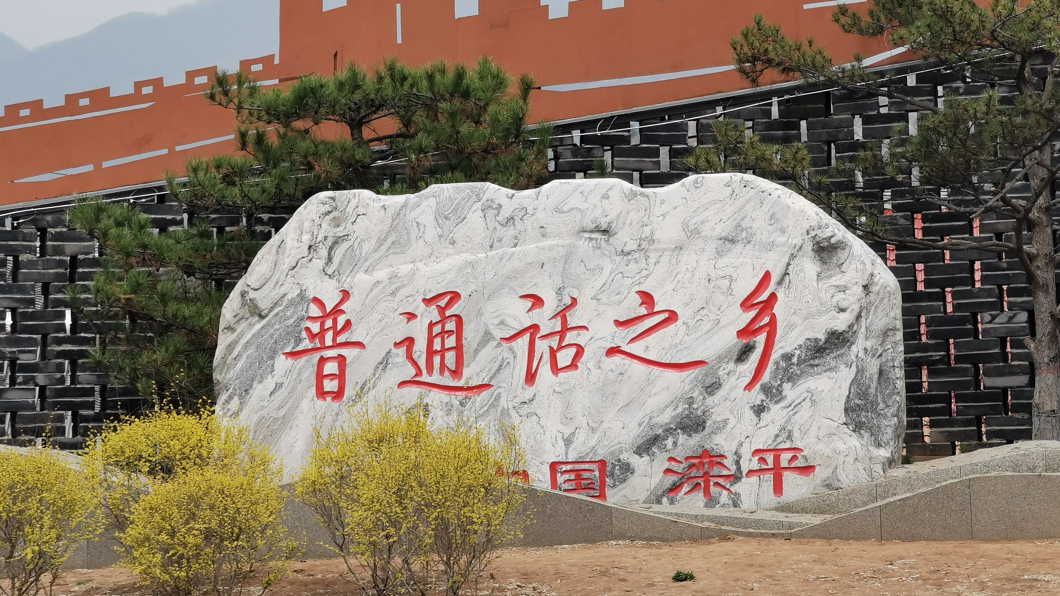 在一个小小的小县城里,在这个简简单单的小县城里