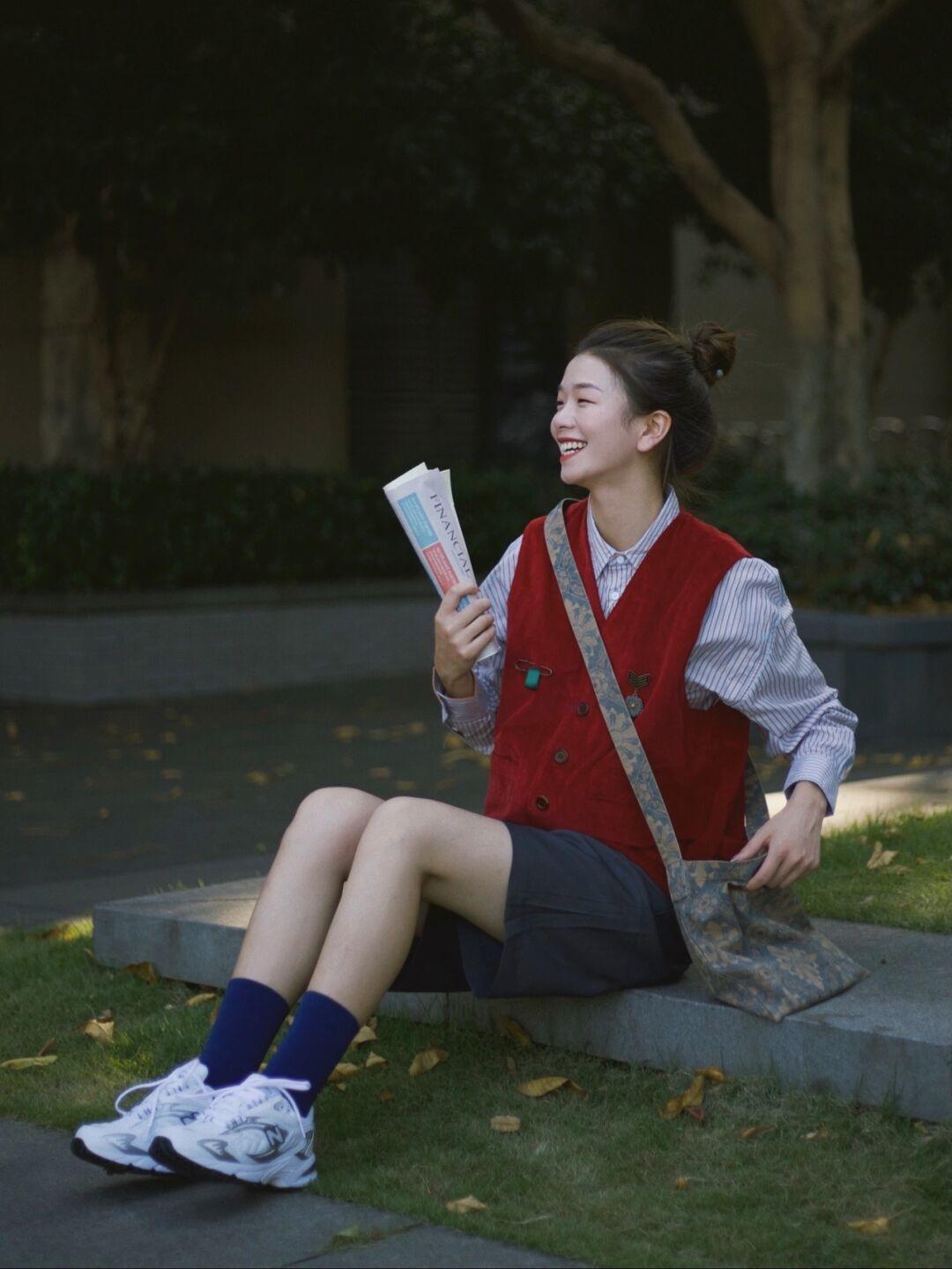 马甲衬衫叠穿搭配什么裤子,衬衫搭配马甲怎么穿才好看