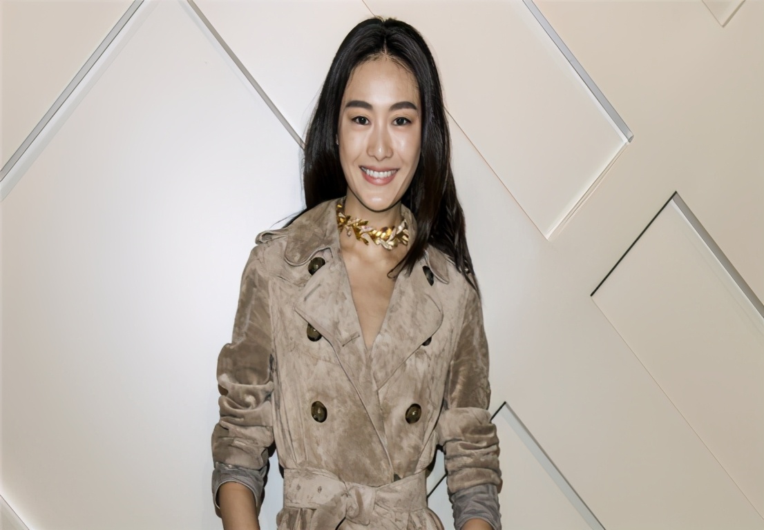 陈冠希晒一家三口温馨合照 (网曝陈冠希夫妇同框照)