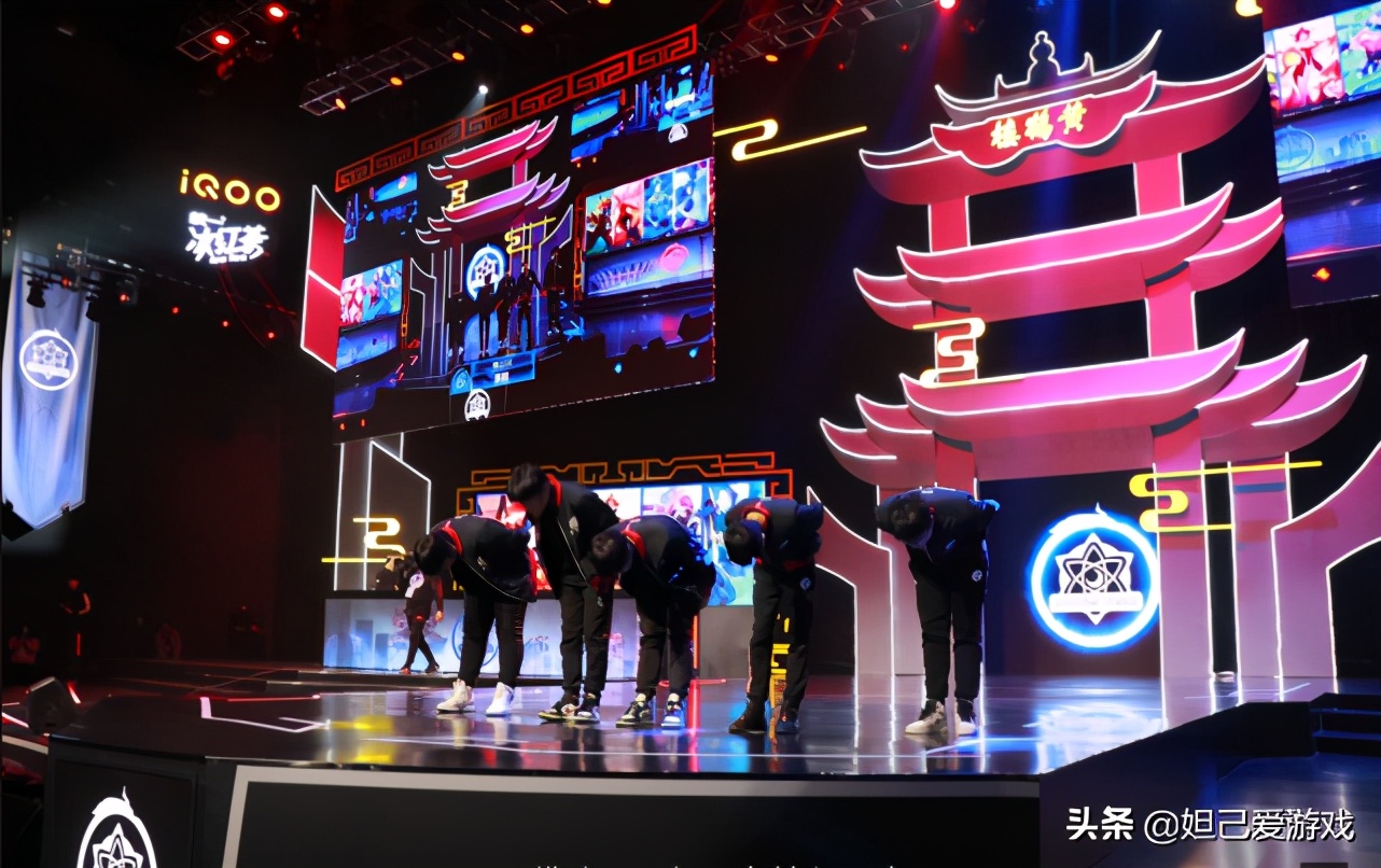 gk璁╀簩杩戒簩,gk璁╀笁杩戒簩鍚勭洿鎾棿鍙嶅簲