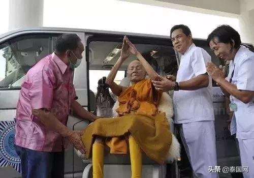 这名一生捐款60亿的高僧走了，曾救人无数，泰王也向他下跪……