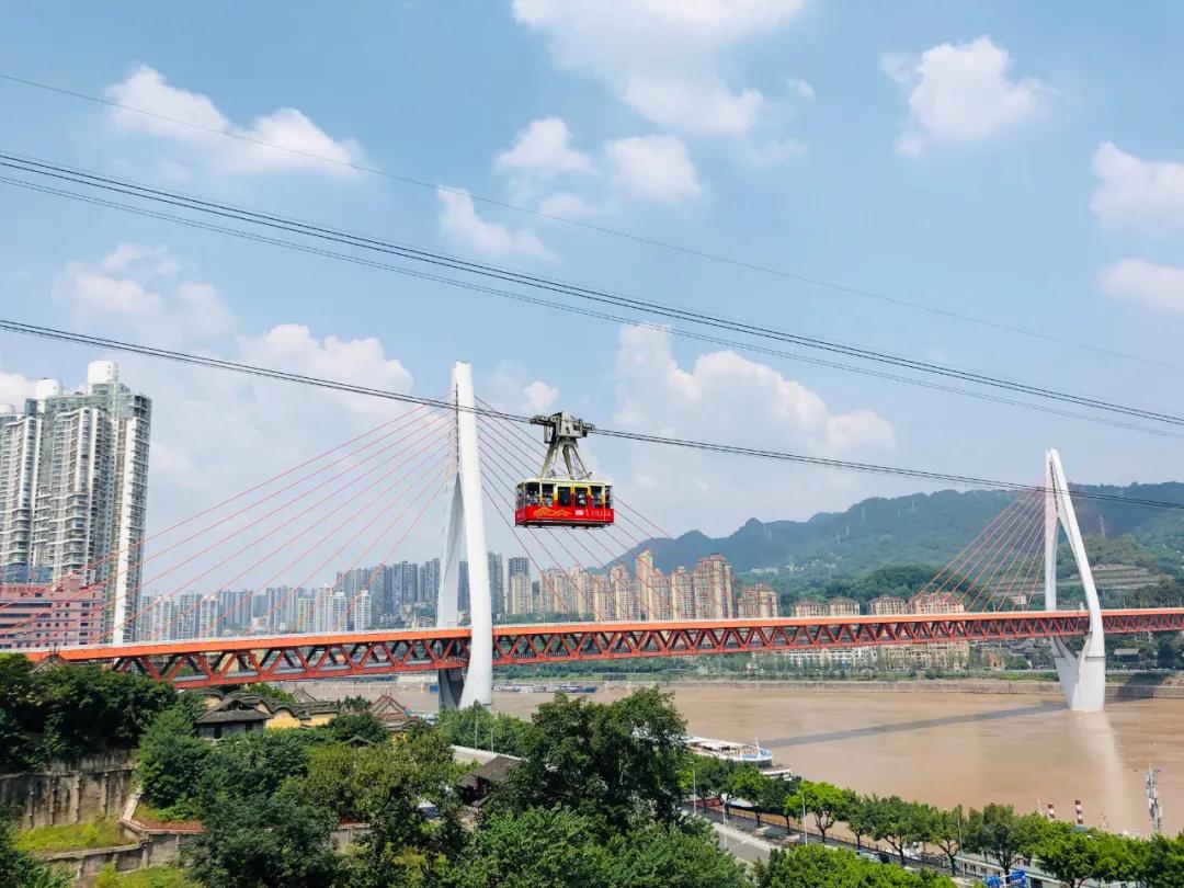 重庆这个24层没有电梯的高楼！直逼40℃的天气仍然有人前来打卡