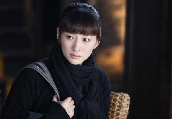 十年前，孙东海用艾滋针头抵住李小冉喉咙，李小冉被吓得崩溃大哭