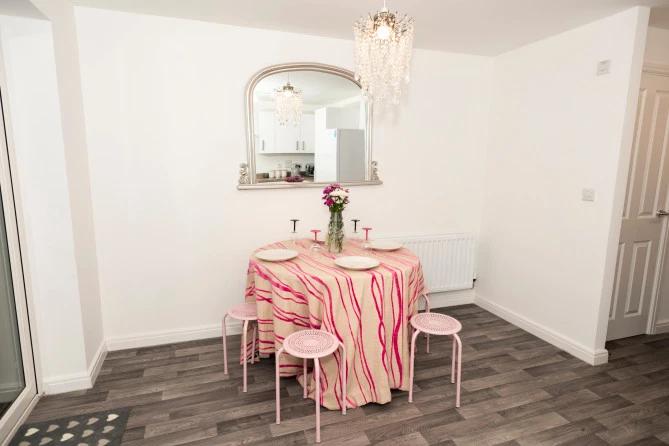 英国女富二代8000万豪宅,三年不喝饮料