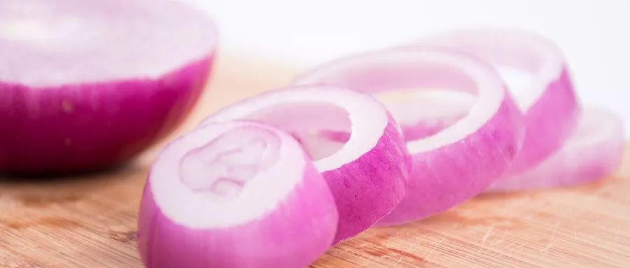 洋葱辣到眼睛怎么切,切洋葱不辣眼睛小窍门